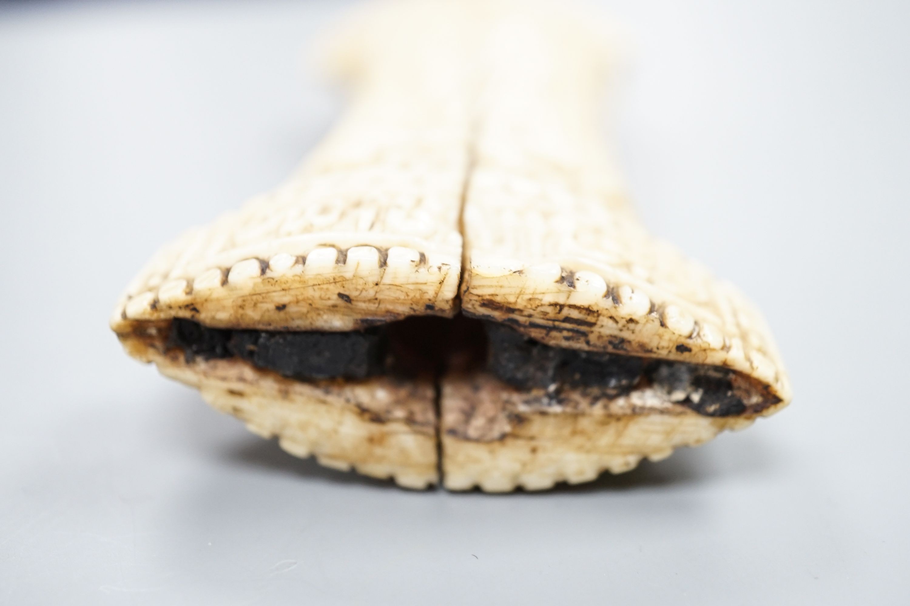 A 19th century walrus Ivory Persian dagger handle, 11.7cm